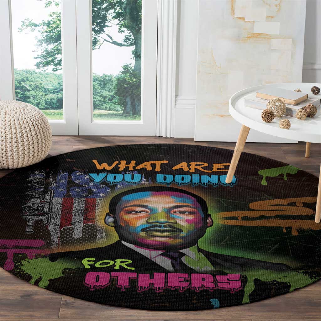 Martin Luther King Jr Day Round Carpet What Are You Doing For Others - African Pride