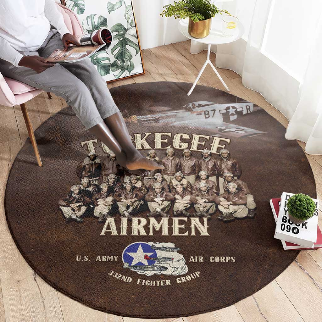 Remembering the Red Tail Heroes Round Carpet Tuskegee Airmen Legacy Retro Style - African Pride