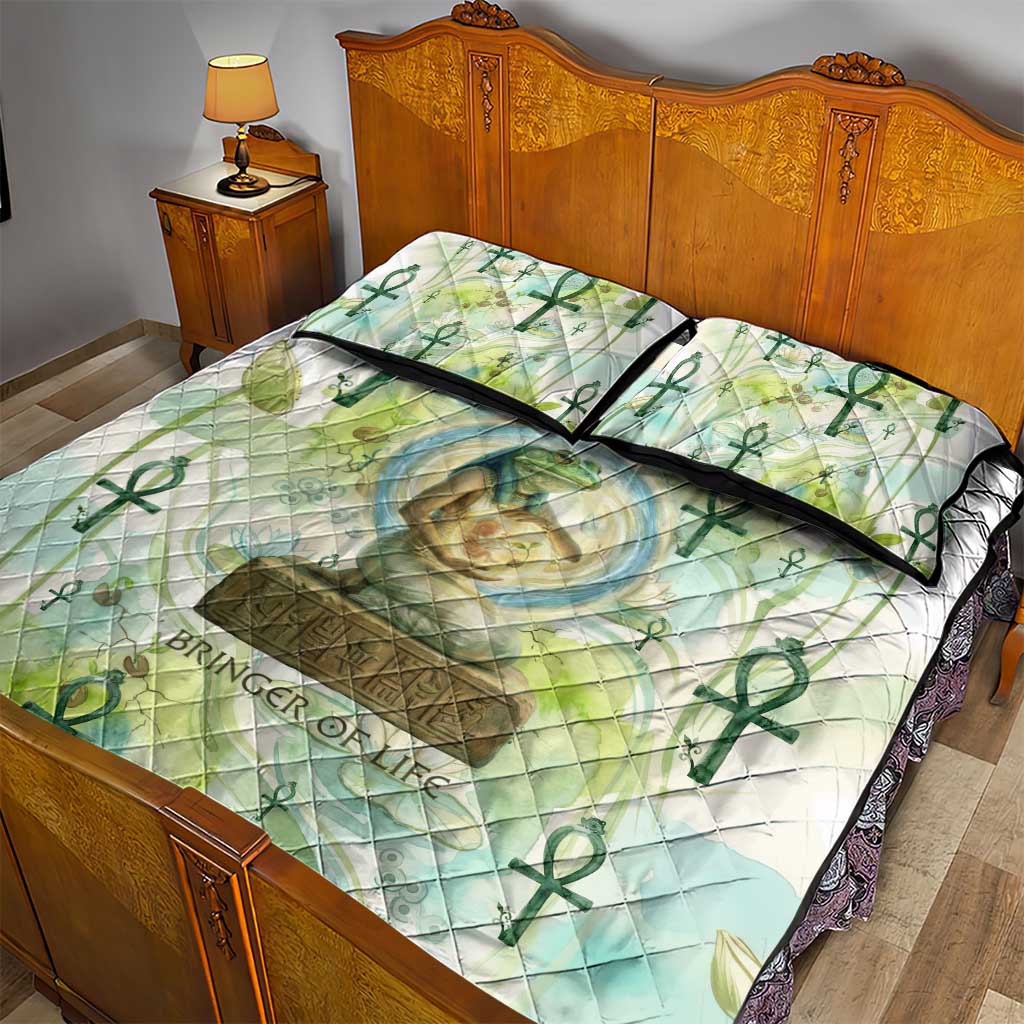Heqet Nile Ankh Symbol Quilt Bed Set Egyptian Lotus Motif in Watercolor Life Theme