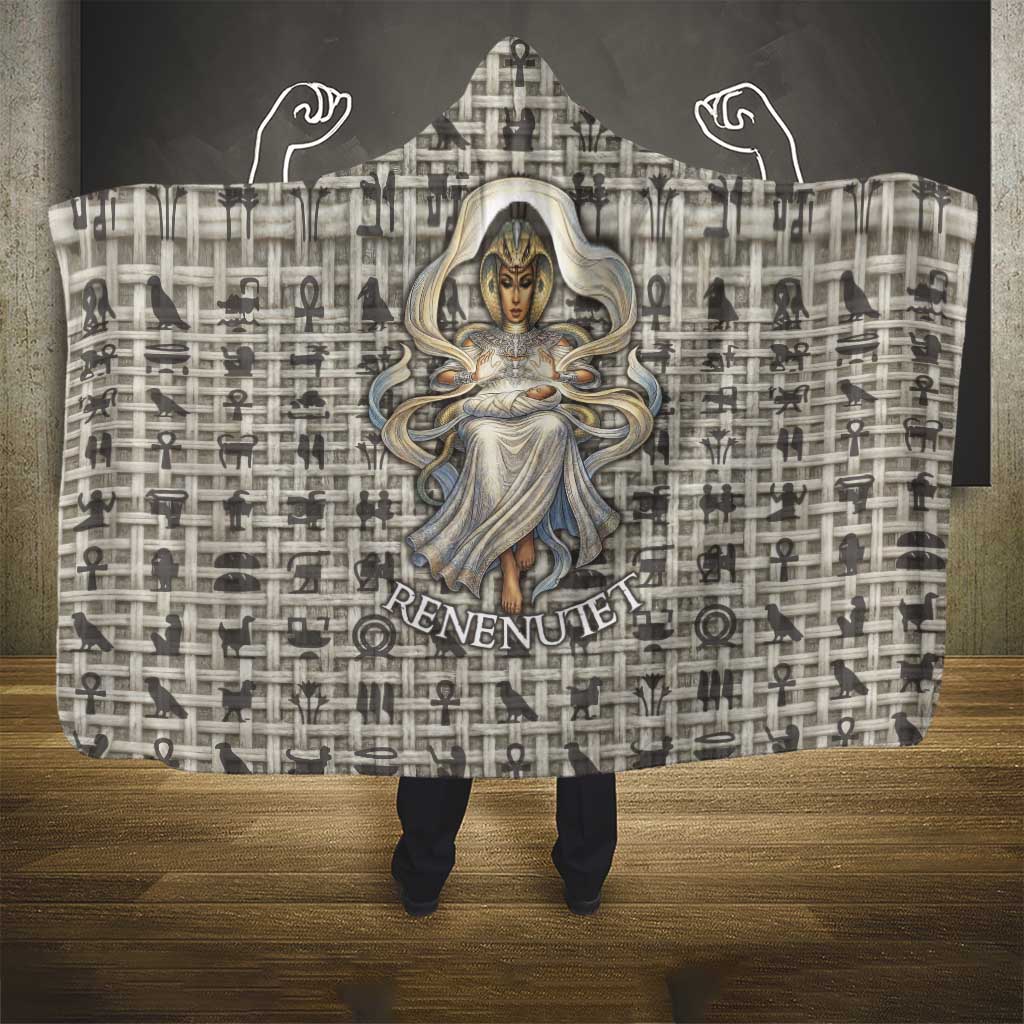 Renenutet Hooded Blanket with Bread Ring and Eye of Horus in Egyptian Nourishment