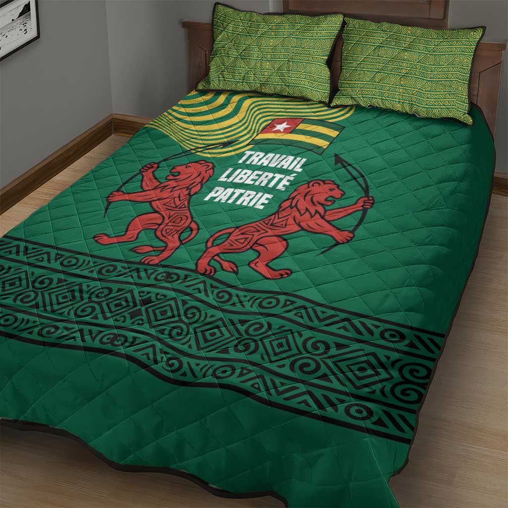 Togo Quilt Bed Set - Red Twin Lions and Travail Liberté Patrie Slogan