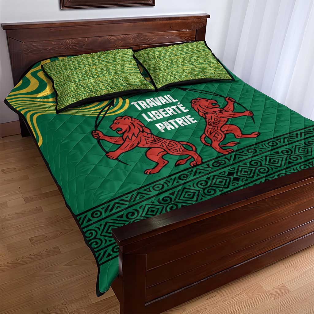 Togo Quilt Bed Set - Red Twin Lions and Travail Liberté Patrie Slogan