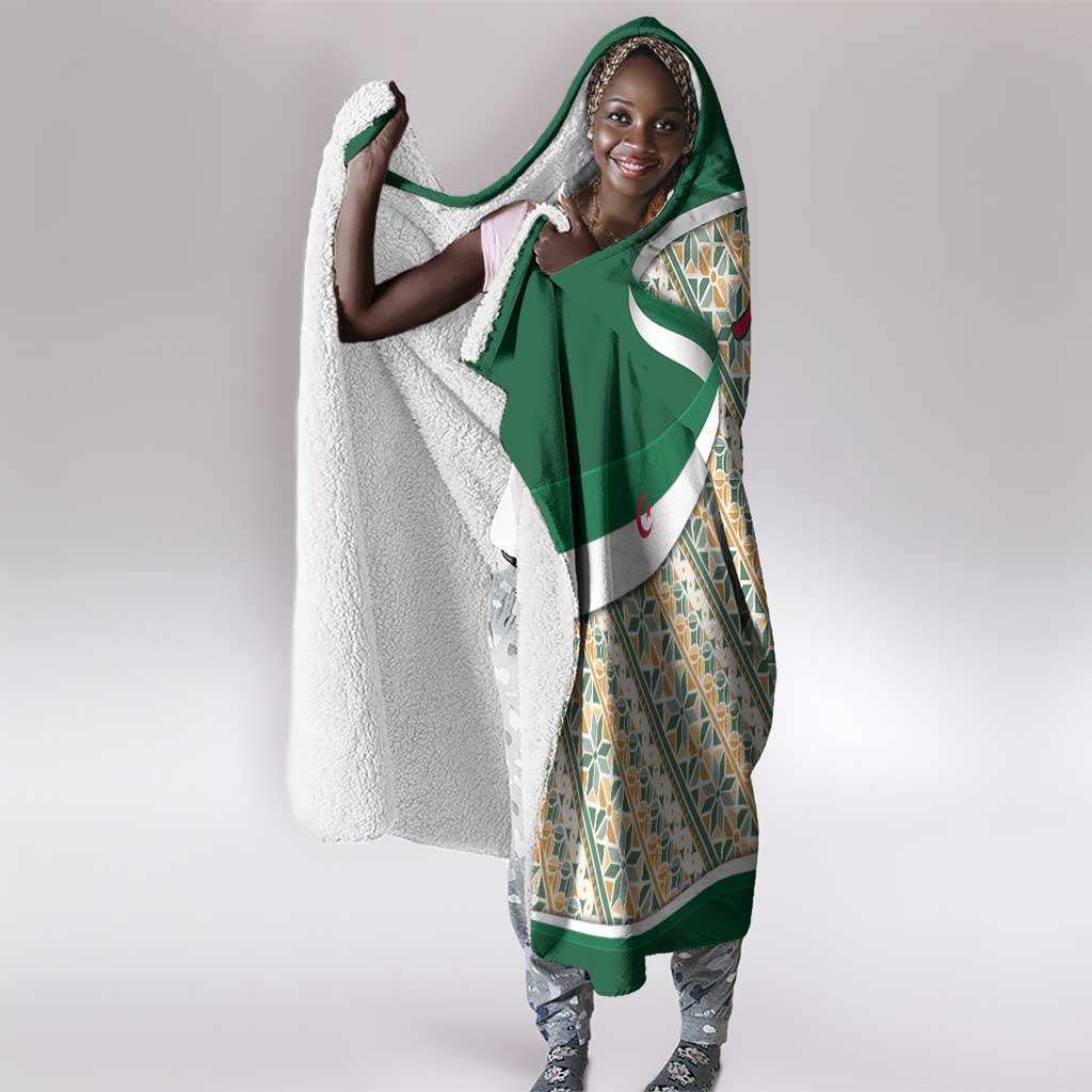 Algeria Hooded Blanket with Arabic Calligraphy and Traditional Pattern Design