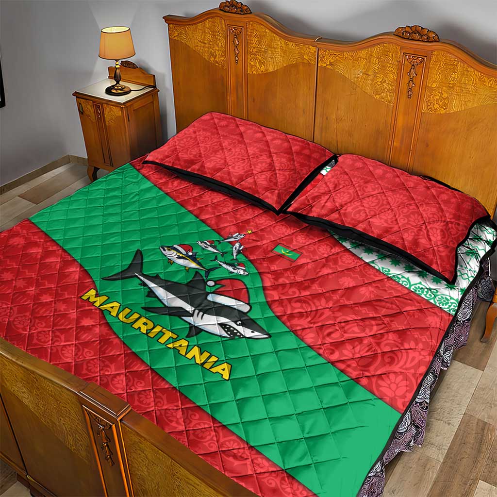 Mauritania Christmas Quilt Bed Set Santa Sharks Festive Fish Pattern and Red Green Holiday - African Pride