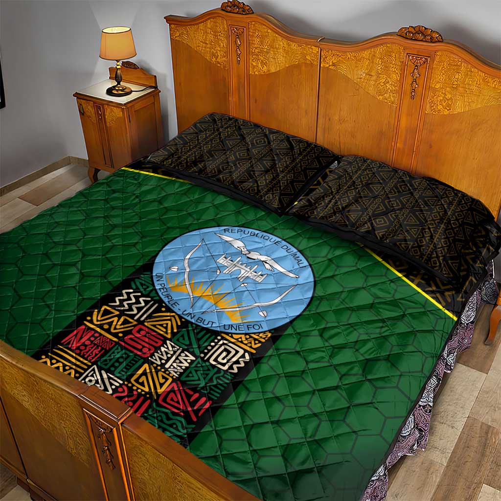 Mali Map Quilt Bed Set Vulture in Gliding Flight - African Patterns Design