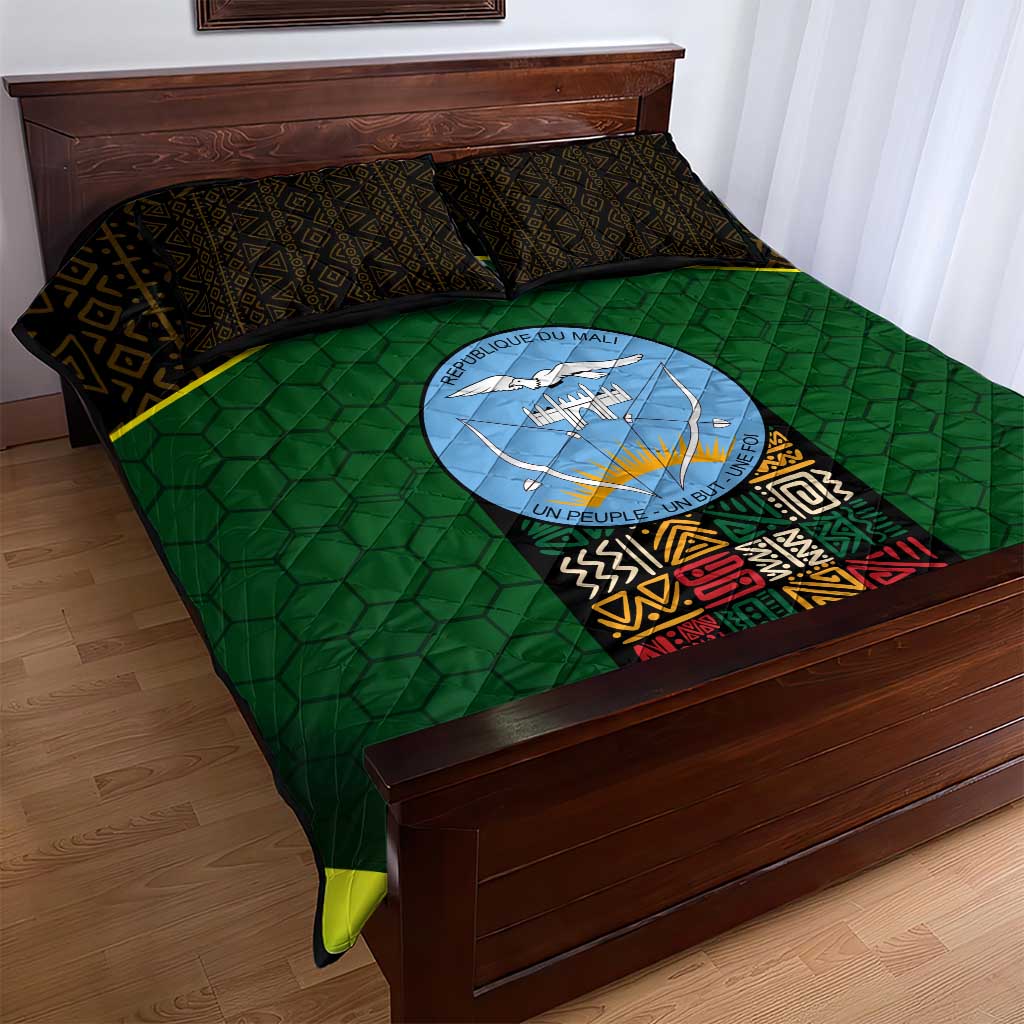 Mali Map Quilt Bed Set Vulture in Gliding Flight - African Patterns Design