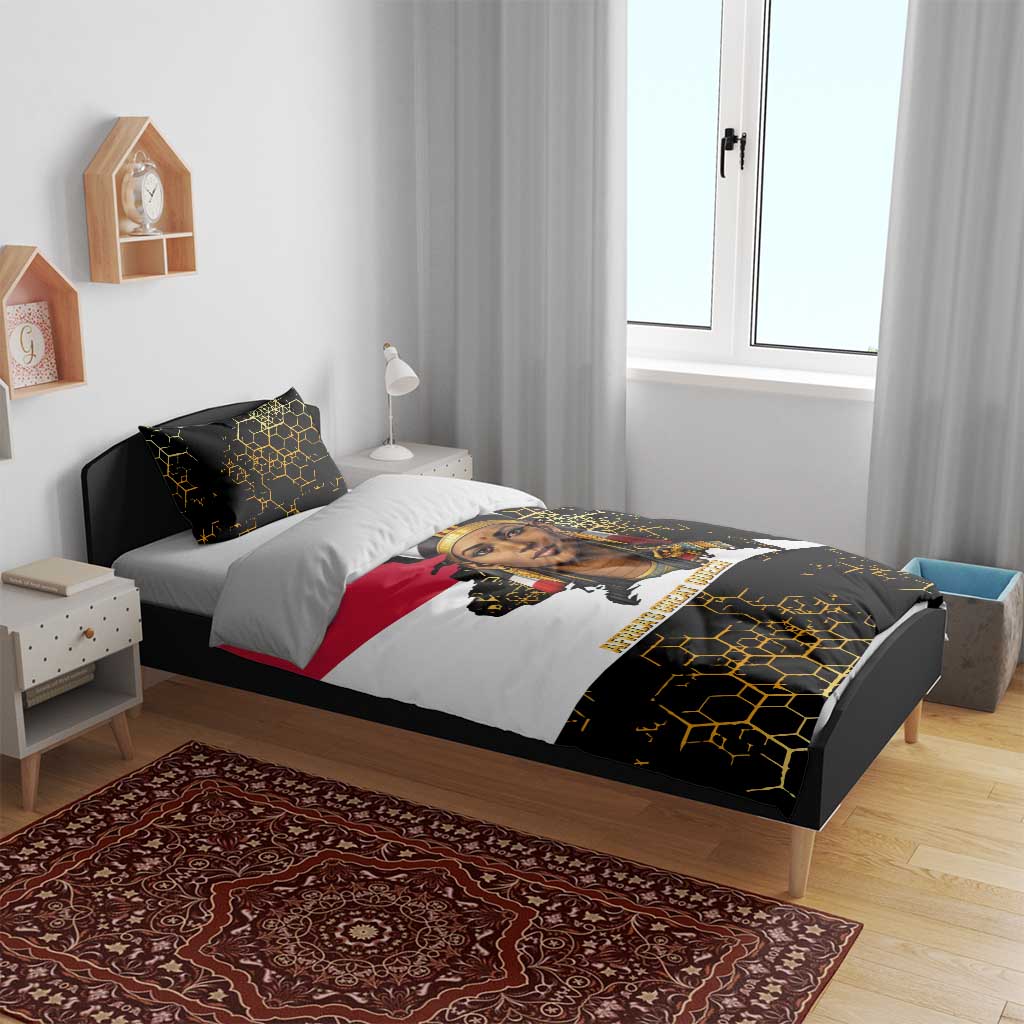 Hatshepsut Bedding Set with Royal Portrait, Pre-Colonial Empires Text and Red-Black Honeycomb - African Pride