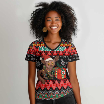 Madagascar Christmas Women V-Neck T-Shirt Aye Aye Lemur Santa Hat Holiday Lights - African Pride
