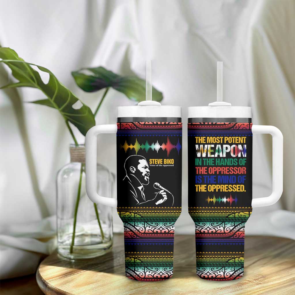 Steve Biko Tumbler With Handle with Microphone Portrait, Black Consciousness Quote and Vibrant Ethnic Wave - African Pride