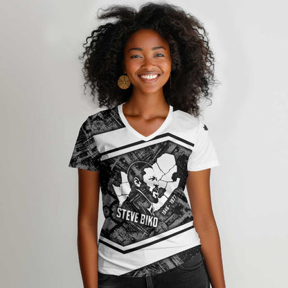 Steve Biko Women V-Neck T-Shirt with Monochrome Portrait, Ideas Do Not Die Quote - African Pride