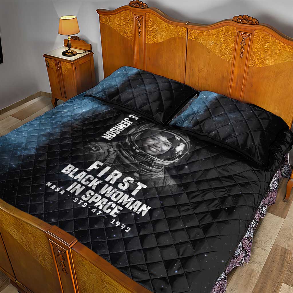 Mae Jemison Quilt Bed Set with NASA Spacesuit Portrait, First Black Woman - African Pride