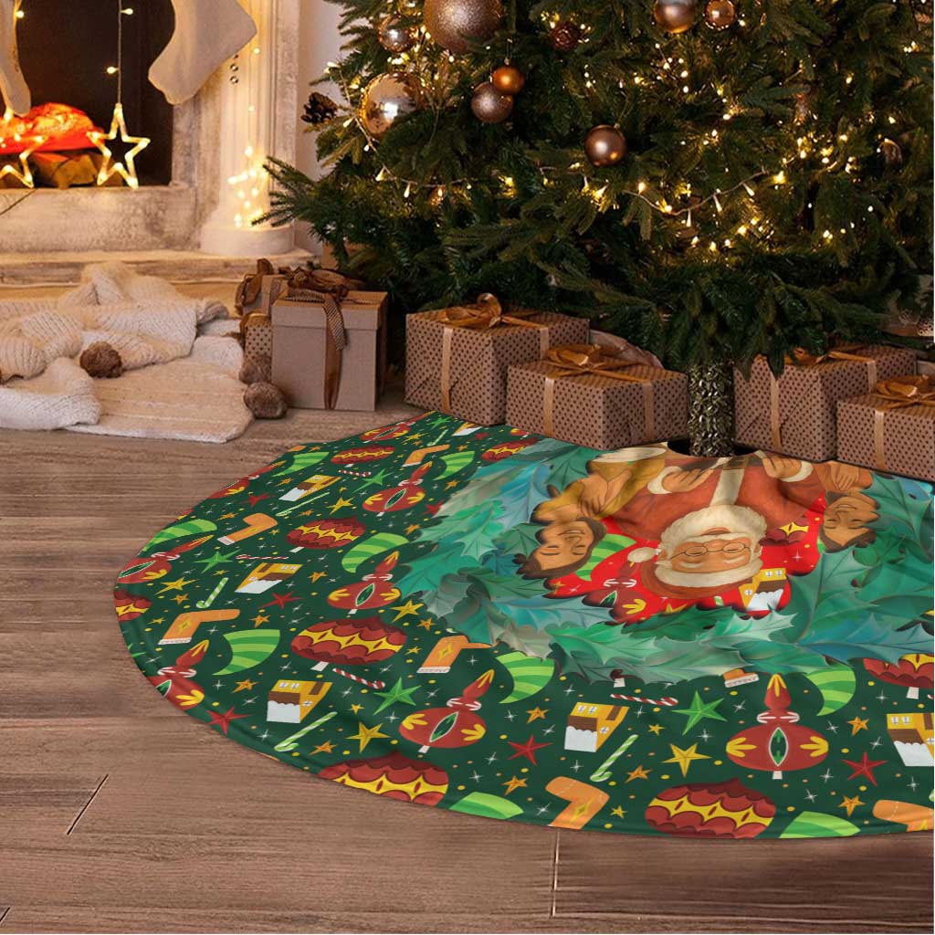 Kenya Christmas Tree Skirt Santa Feast Scene and Festive Wreath Pattern - African Pride